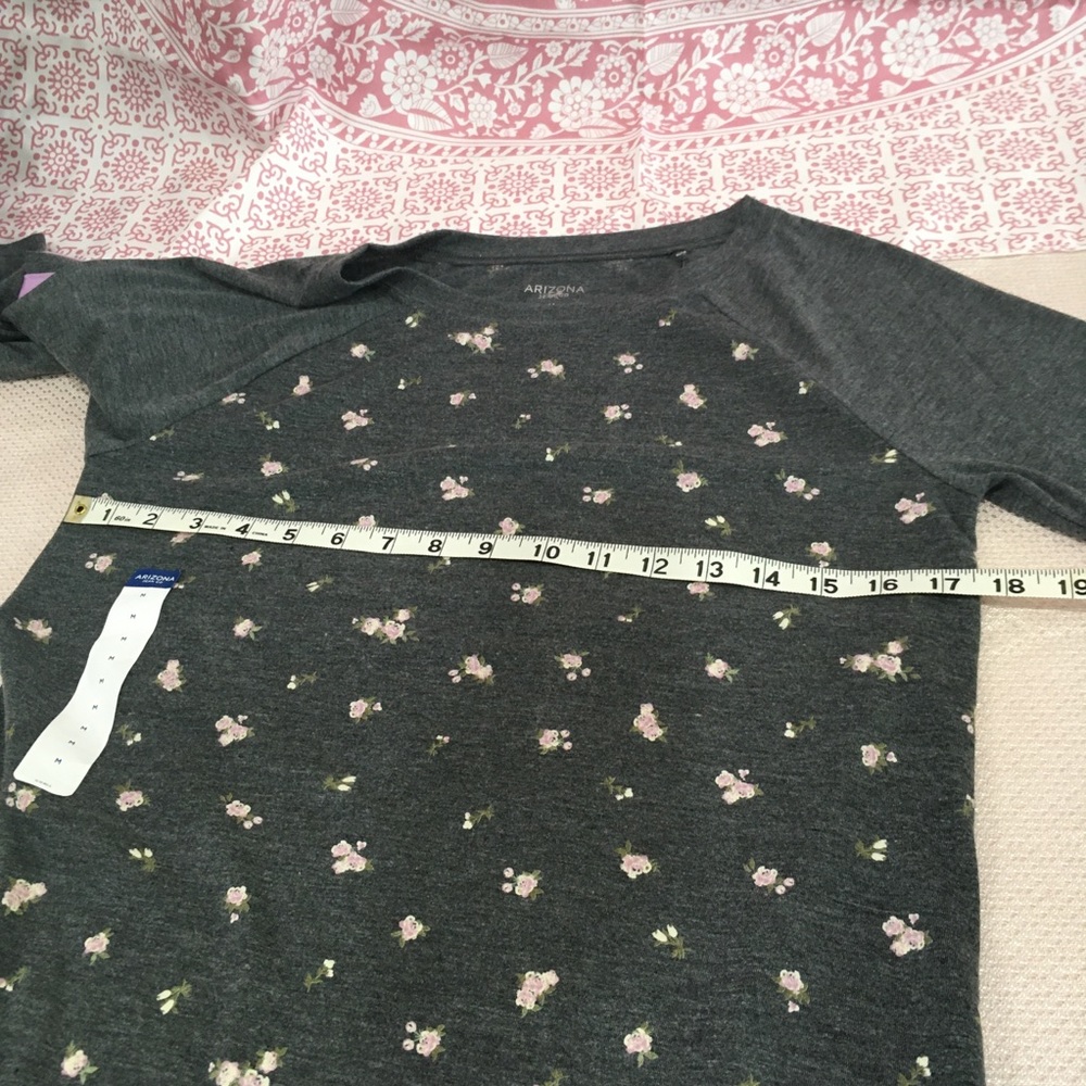 🌷3 Tops for $18 - NWT Arizona Jean Co. Grey Floral Crew Neck Shirt - Picture 9 of 16